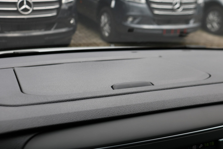 Peugeot e-Expert EV L3 75 kWh Airco Navigatie Trekhaak Black Line