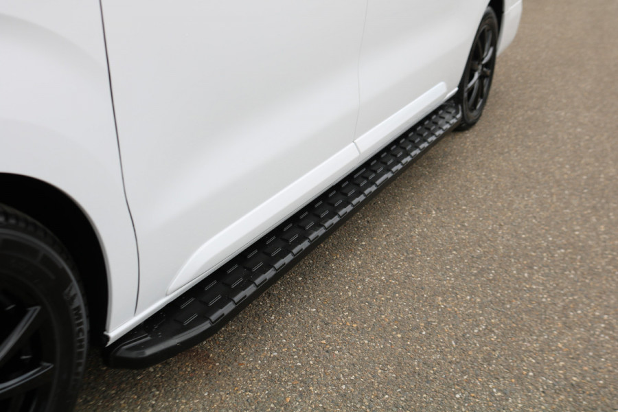 Peugeot e-Expert EV L3 75 kWh Airco Navigatie Trekhaak Black Line