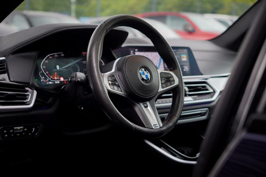 BMW X5 xDrive40i High Executive 22'' / M-Sport / 4Wiel Sturing / HK / HUD / Drive Assist / Trekhaak / Pano / NL Auto
