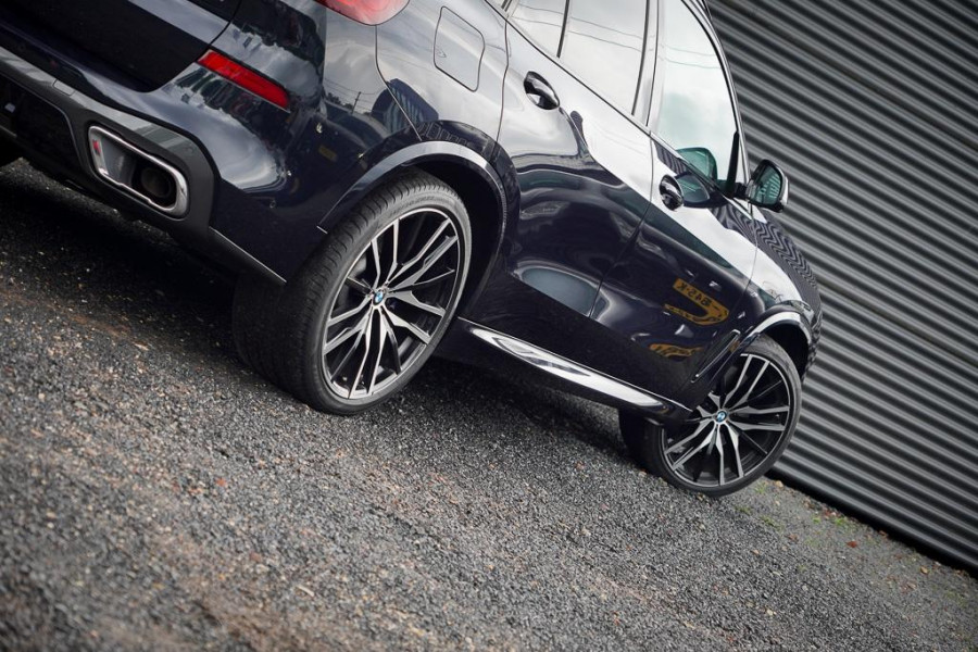 BMW X5 xDrive40i High Executive 22'' / M-Sport / 4Wiel Sturing / HK / HUD / Drive Assist / Trekhaak / Pano / NL Auto
