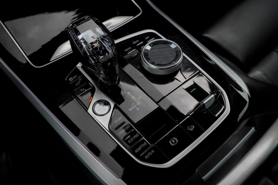 BMW X5 xDrive40i High Executive 22'' / M-Sport / 4Wiel Sturing / HK / HUD / Drive Assist / Trekhaak / Pano / NL Auto