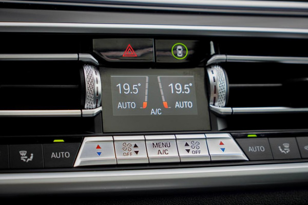 BMW X5 xDrive40i High Executive 22'' / M-Sport / 4Wiel Sturing / HK / HUD / Drive Assist / Trekhaak / Pano / NL Auto