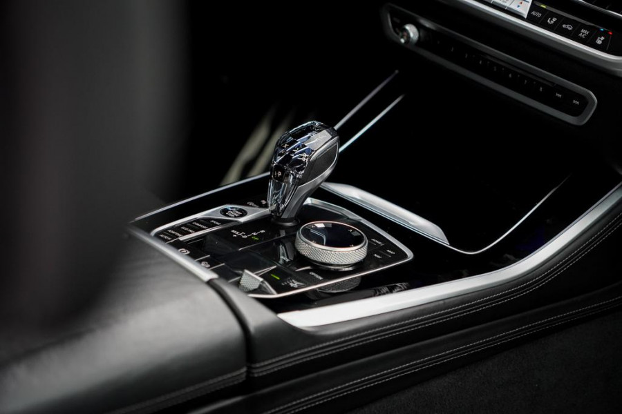BMW X5 xDrive40i High Executive 22'' / M-Sport / 4Wiel Sturing / HK / HUD / Drive Assist / Trekhaak / Pano / NL Auto