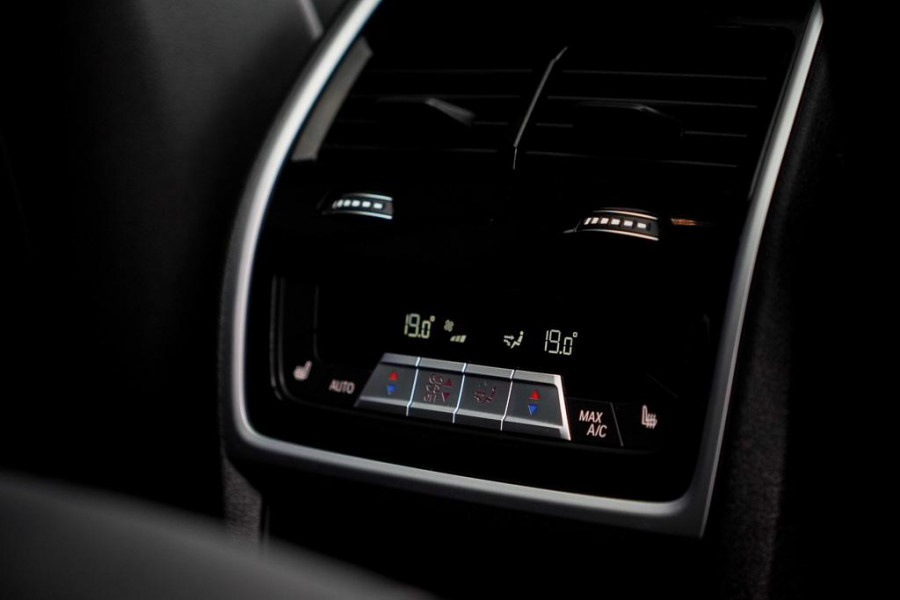 BMW X5 xDrive40i High Executive 22'' / M-Sport / 4Wiel Sturing / HK / HUD / Drive Assist / Trekhaak / Pano / NL Auto