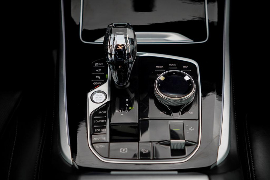 BMW X5 xDrive40i High Executive 22'' / M-Sport / 4Wiel Sturing / HK / HUD / Drive Assist / Trekhaak / Pano / NL Auto
