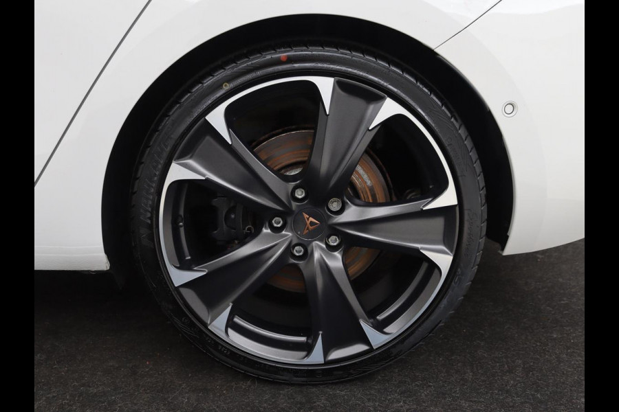 CUPRA Leon 1.4 e-Hybrid VZ | 245pk | Stoel & stuurverwarming | Camera | Navigatie | Sfeerverlichting | Keyless | Full LED | PHEV