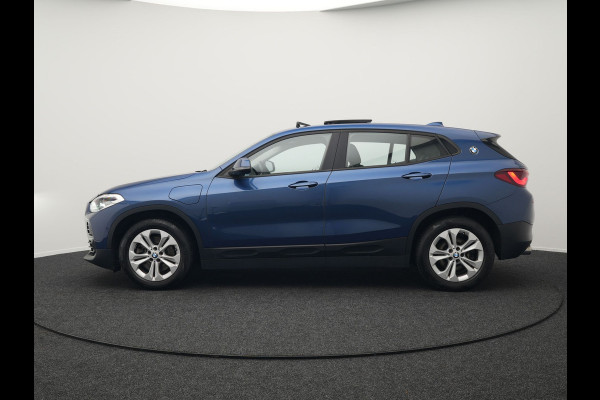 BMW X2 xDrive25e Executive Plug In Hybrid 220pk Dealer O.H PHEV | Panodak | Adaptive Cruise | Camera | Navi Pro | Lederen Bekleding | Sfeerverlichting | Keyless |