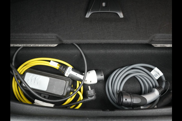 BMW X2 xDrive25e Executive Plug In Hybrid 220pk Dealer O.H PHEV | Panodak | Adaptive Cruise | Camera | Navi Pro | Lederen Bekleding | Sfeerverlichting | Keyless |