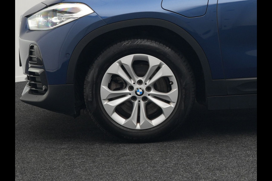 BMW X2 xDrive25e Executive Plug In Hybrid 220pk Dealer O.H PHEV | Panodak | Adaptive Cruise | Camera | Navi Pro | Lederen Bekleding | Sfeerverlichting | Keyless |