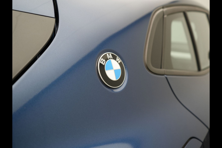 BMW X2 xDrive25e Executive Plug In Hybrid 220pk Dealer O.H PHEV | Panodak | Adaptive Cruise | Camera | Navi Pro | Lederen Bekleding | Sfeerverlichting | Keyless |