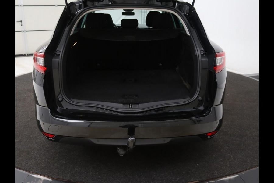 Renault Mégane 1.2 TCe Zen | Trekhaak | Navigatie | Climate control | Cruise control | Bluetooth | Parkeerhulp | Getint glas | DAB | LED