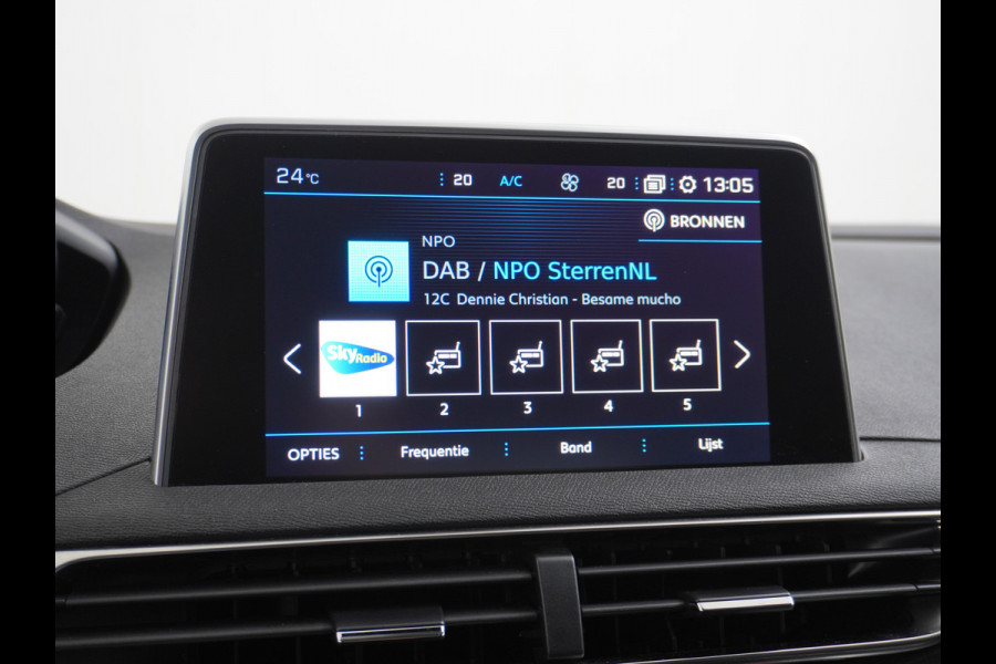 Peugeot 3008 T131pk AUT-8 Elektr.+Leer 360-Camera Navi Avantage Adaptive-Cruise FOCAL-hifi Sport-St. Connected Apps Apple-Carplay Android Mir Priv.glas Mistl. Licht en Zichtpakket Chroom-Optic Elektr.Inklapbare spiegels Origin.NLSe Auto Leer-Sport-Comfort-stoelen+Verwarmd Priv.glas EURO 6.2 Nieuw € 42.000!