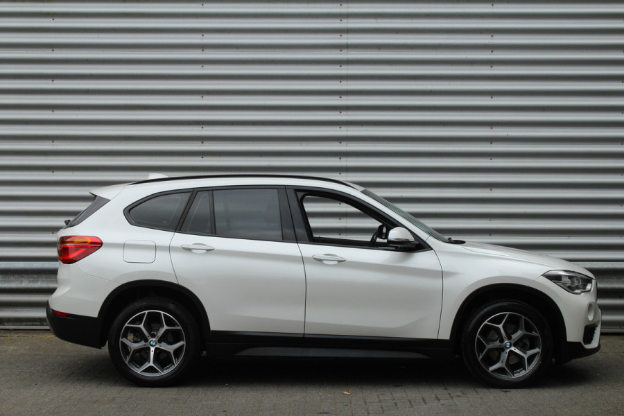 BMW X1 sDrive18i 136pk Centennial Executive AUTOMAAT NL-Auto NAP Clima Cruise Navi PDC 17"LMV Afn. Trekaak 1700kg