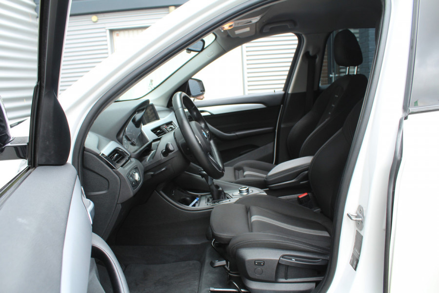 BMW X1 sDrive18i 136pk Centennial Executive AUTOMAAT NL-Auto NAP Clima Cruise Navi PDC 17"LMV Afn. Trekaak 1700kg