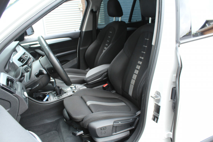 BMW X1 sDrive18i 136pk Centennial Executive AUTOMAAT NL-Auto NAP Clima Cruise Navi PDC 17"LMV Afn. Trekaak 1700kg