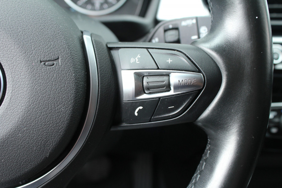BMW X1 sDrive18i 136pk Centennial Executive AUTOMAAT NL-Auto NAP Clima Cruise Navi PDC 17"LMV Afn. Trekaak 1700kg