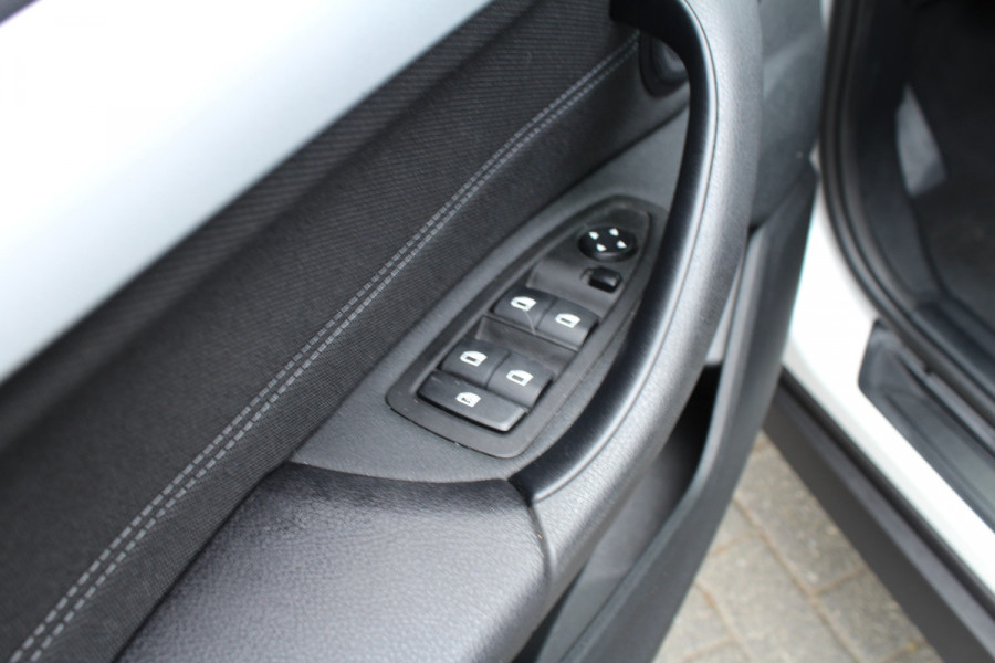 BMW X1 sDrive18i 136pk Centennial Executive AUTOMAAT NL-Auto NAP Clima Cruise Navi PDC 17"LMV Afn. Trekaak 1700kg