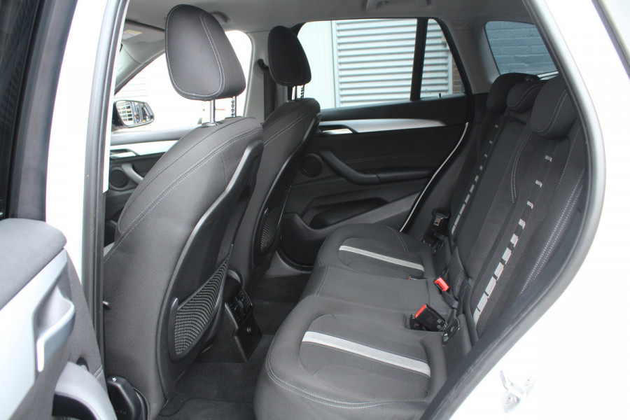BMW X1 sDrive18i 136pk Centennial Executive AUTOMAAT NL-Auto NAP Clima Cruise Navi PDC 17"LMV Afn. Trekaak 1700kg