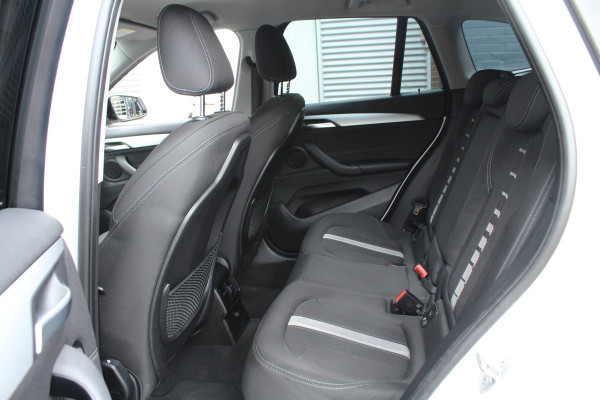 BMW X1 sDrive18i 136pk Centennial Executive AUTOMAAT NL-Auto NAP Clima Cruise Navi PDC 17"LMV Afn. Trekaak 1700kg