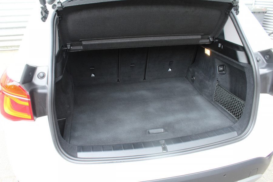 BMW X1 sDrive18i 136pk Centennial Executive AUTOMAAT NL-Auto NAP Clima Cruise Navi PDC 17"LMV Afn. Trekaak 1700kg