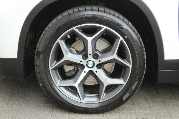 BMW X1 sDrive18i 136pk Centennial Executive AUTOMAAT NL-Auto NAP Clima Cruise Navi PDC 17"LMV Afn. Trekaak 1700kg