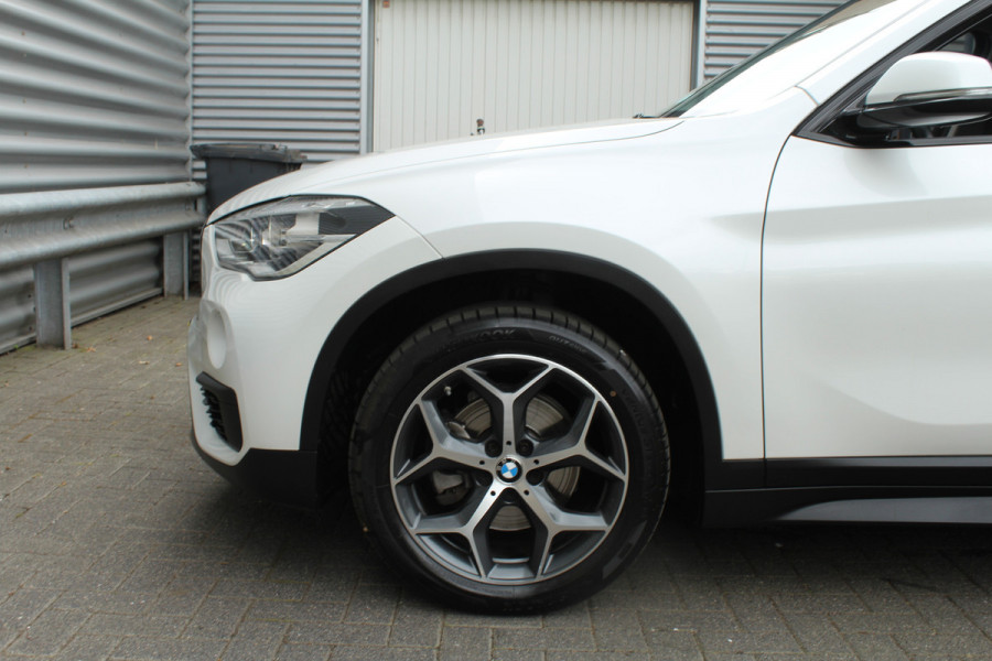 BMW X1 sDrive18i 136pk Centennial Executive AUTOMAAT NL-Auto NAP Clima Cruise Navi PDC 17"LMV Afn. Trekaak 1700kg