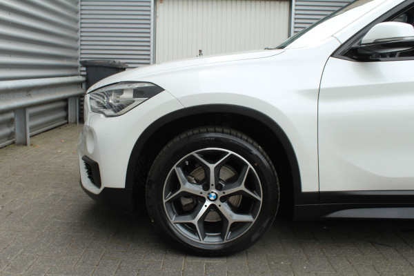 BMW X1 sDrive18i 136pk Centennial Executive AUTOMAAT NL-Auto NAP Clima Cruise Navi PDC 17"LMV Afn. Trekaak 1700kg