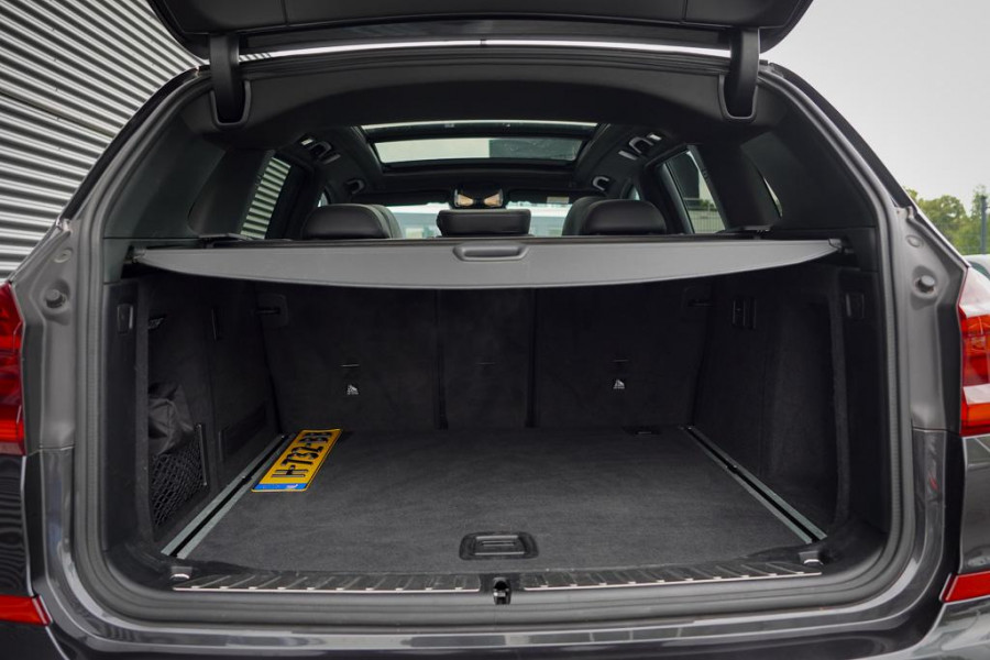 BMW X3 xDrive30i High Executive / M-Sport / Pano / Trekhaak / Drive Assist / HUD / Adaptive Cruise