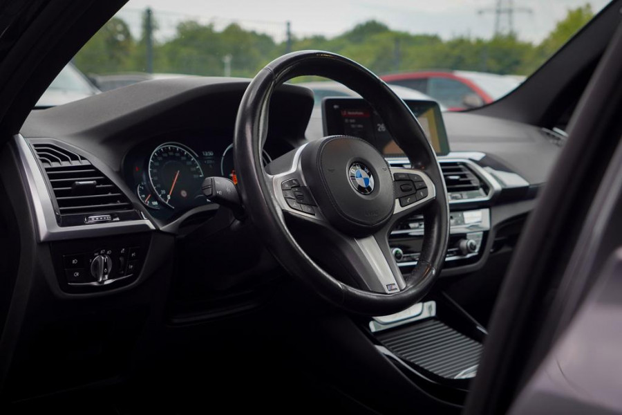 BMW X3 xDrive30i High Executive / M-Sport / Pano / Trekhaak / Drive Assist / HUD / Adaptive Cruise