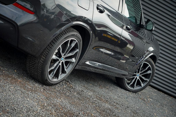 BMW X3 xDrive30i High Executive / M-Sport / Pano / Trekhaak / Drive Assist / HUD / Adaptive Cruise