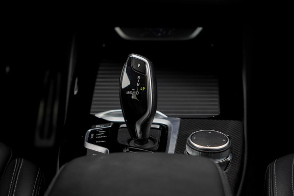 BMW X3 xDrive30i High Executive / M-Sport / Pano / Trekhaak / Drive Assist / HUD / Adaptive Cruise