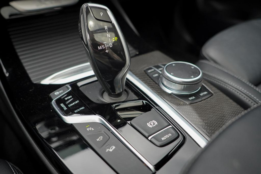 BMW X3 xDrive30i High Executive / M-Sport / Pano / Trekhaak / Drive Assist / HUD / Adaptive Cruise