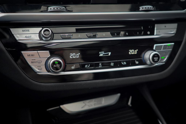 BMW X3 xDrive30i High Executive / M-Sport / Pano / Trekhaak / Drive Assist / HUD / Adaptive Cruise