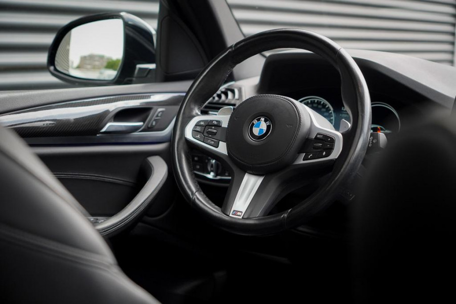 BMW X3 xDrive30i High Executive / M-Sport / Pano / Trekhaak / Drive Assist / HUD / Adaptive Cruise