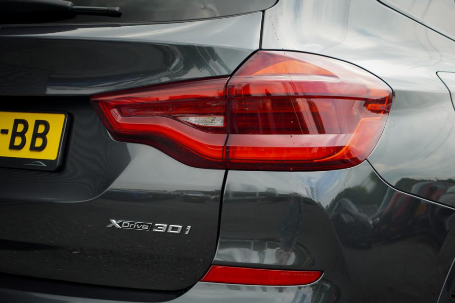 BMW X3 xDrive30i High Executive / M-Sport / Pano / Trekhaak / Drive Assist / HUD / Adaptive Cruise