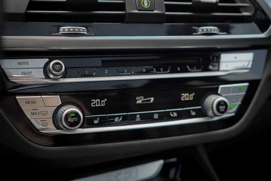 BMW X3 xDrive30i High Executive / M-Sport / Pano / Trekhaak / Drive Assist / HUD / Adaptive Cruise