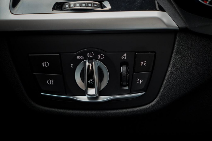 BMW X3 xDrive30i High Executive / M-Sport / Pano / Trekhaak / Drive Assist / HUD / Adaptive Cruise