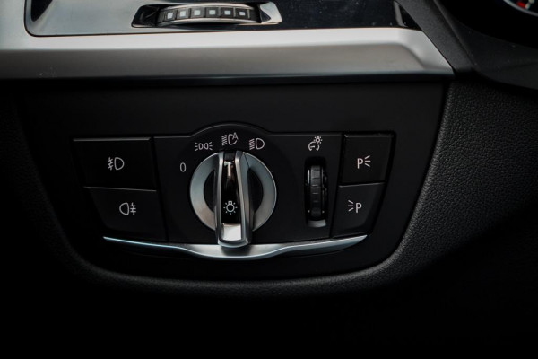 BMW X3 xDrive30i High Executive / M-Sport / Pano / Trekhaak / Drive Assist / HUD / Adaptive Cruise