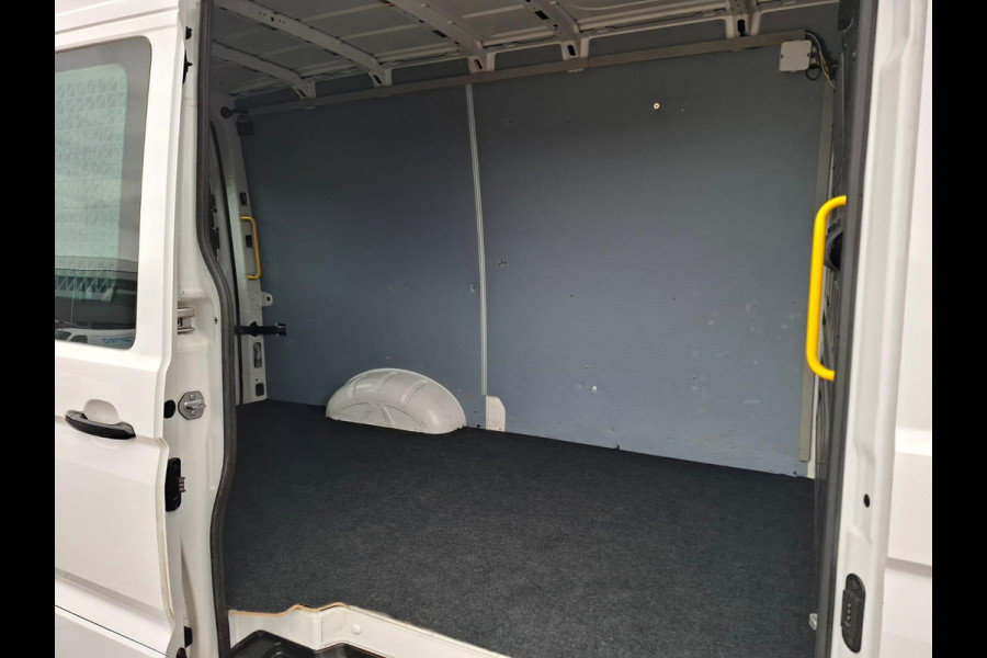 Volkswagen Crafter 35 2.0 TDI L3H3 EL Trendline AIRCO / CRUISE CONTROLE / NAVI / 3 ZITS / APPLE CARPLAY