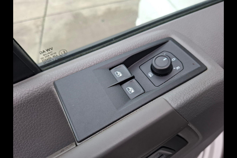 Volkswagen Crafter 35 2.0 TDI L3H3 EL Trendline AIRCO / CRUISE CONTROLE / NAVI / 3 ZITS / APPLE CARPLAY