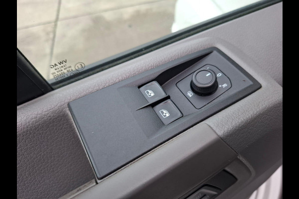 Volkswagen Crafter 35 2.0 TDI L3H3 EL Trendline AIRCO / CRUISE CONTROLE / NAVI / 3 ZITS / APPLE CARPLAY