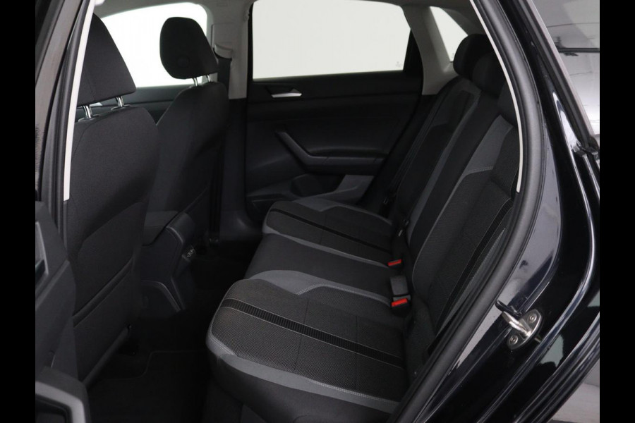 Volkswagen Polo 1.0 TSI Highline | Stoelverwarming | Parkeerhulp | Adaptive cruise | Navigatie | Bluetooth | Climate control | Getint glas