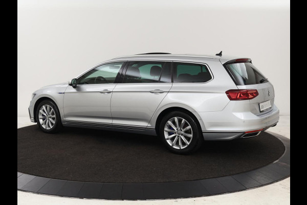 Volkswagen Passat 1.4 TSI PHEV GTE | Panoramadak | Leder | Stoelverwarming | Trekhaak | Camera | Park Assist | Adaptive cruise | Side Assist | Matrix LED | Carplay | Navigatie