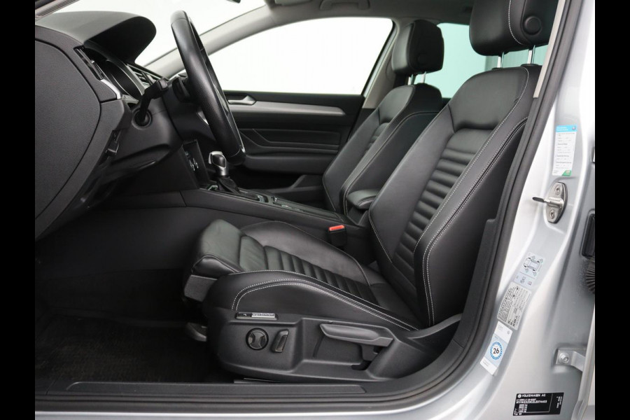 Volkswagen Passat 1.4 TSI PHEV GTE | Panoramadak | Leder | Stoelverwarming | Trekhaak | Camera | Park Assist | Adaptive cruise | Side Assist | Matrix LED | Carplay | Navigatie