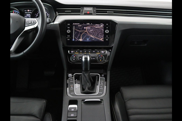 Volkswagen Passat 1.4 TSI PHEV GTE | Panoramadak | Leder | Stoelverwarming | Trekhaak | Camera | Park Assist | Adaptive cruise | Side Assist | Matrix LED | Carplay | Navigatie