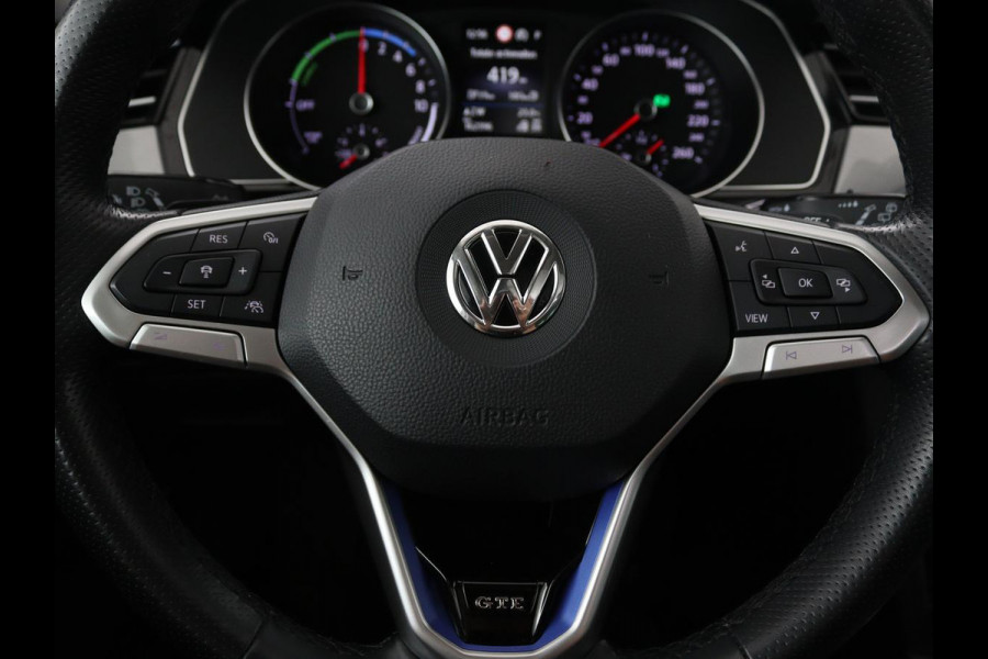 Volkswagen Passat 1.4 TSI PHEV GTE | Panoramadak | Leder | Stoelverwarming | Trekhaak | Camera | Park Assist | Adaptive cruise | Side Assist | Matrix LED | Carplay | Navigatie