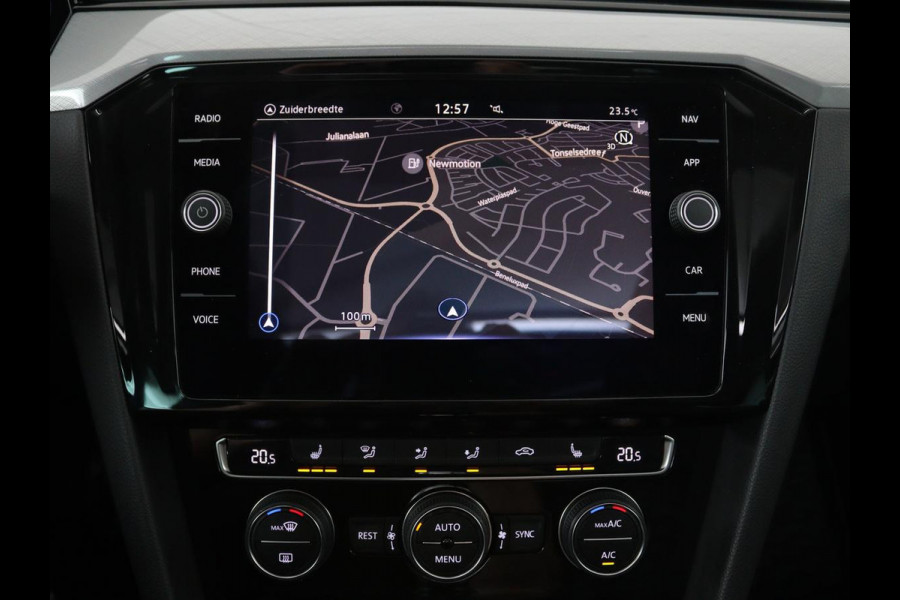 Volkswagen Passat 1.4 TSI PHEV GTE | Panoramadak | Leder | Stoelverwarming | Trekhaak | Camera | Park Assist | Adaptive cruise | Side Assist | Matrix LED | Carplay | Navigatie