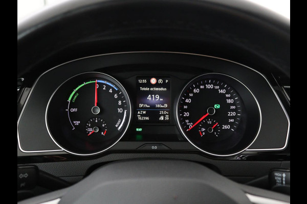 Volkswagen Passat 1.4 TSI PHEV GTE | Panoramadak | Leder | Stoelverwarming | Trekhaak | Camera | Park Assist | Adaptive cruise | Side Assist | Matrix LED | Carplay | Navigatie