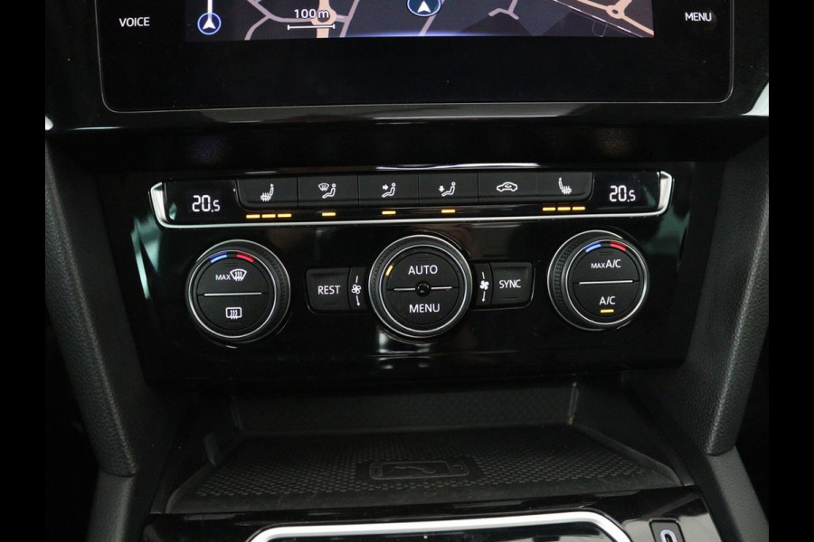 Volkswagen Passat 1.4 TSI PHEV GTE | Panoramadak | Leder | Stoelverwarming | Trekhaak | Camera | Park Assist | Adaptive cruise | Side Assist | Matrix LED | Carplay | Navigatie