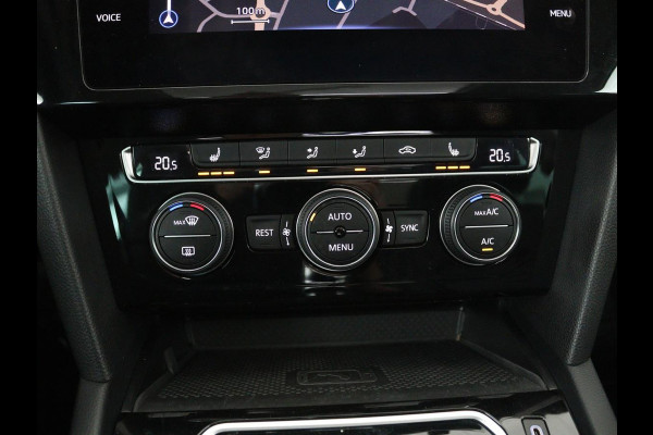 Volkswagen Passat 1.4 TSI PHEV GTE | Panoramadak | Leder | Stoelverwarming | Trekhaak | Camera | Park Assist | Adaptive cruise | Side Assist | Matrix LED | Carplay | Navigatie